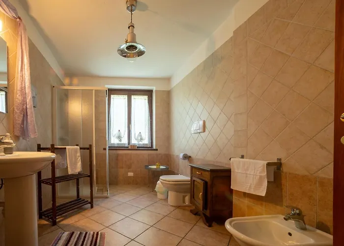 Vakantiehuis Villa Bottera - Jacuzzi & Private Garden Riforano